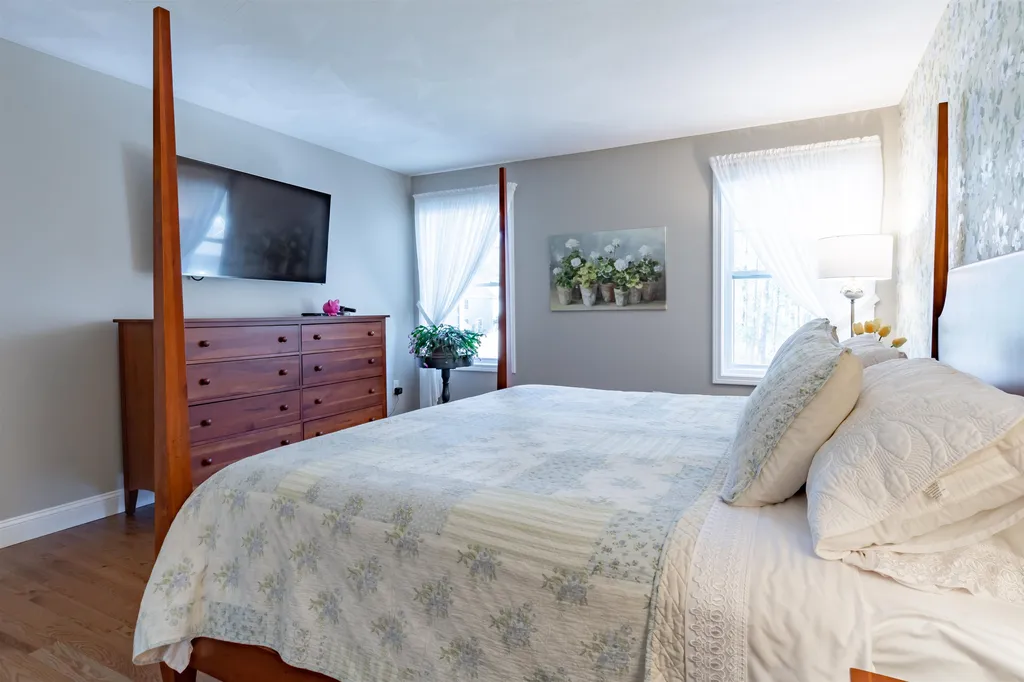 38 Cobbett Lane Hollis NH 03049