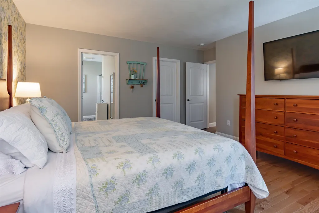 38 Cobbett Lane Hollis NH 03049
