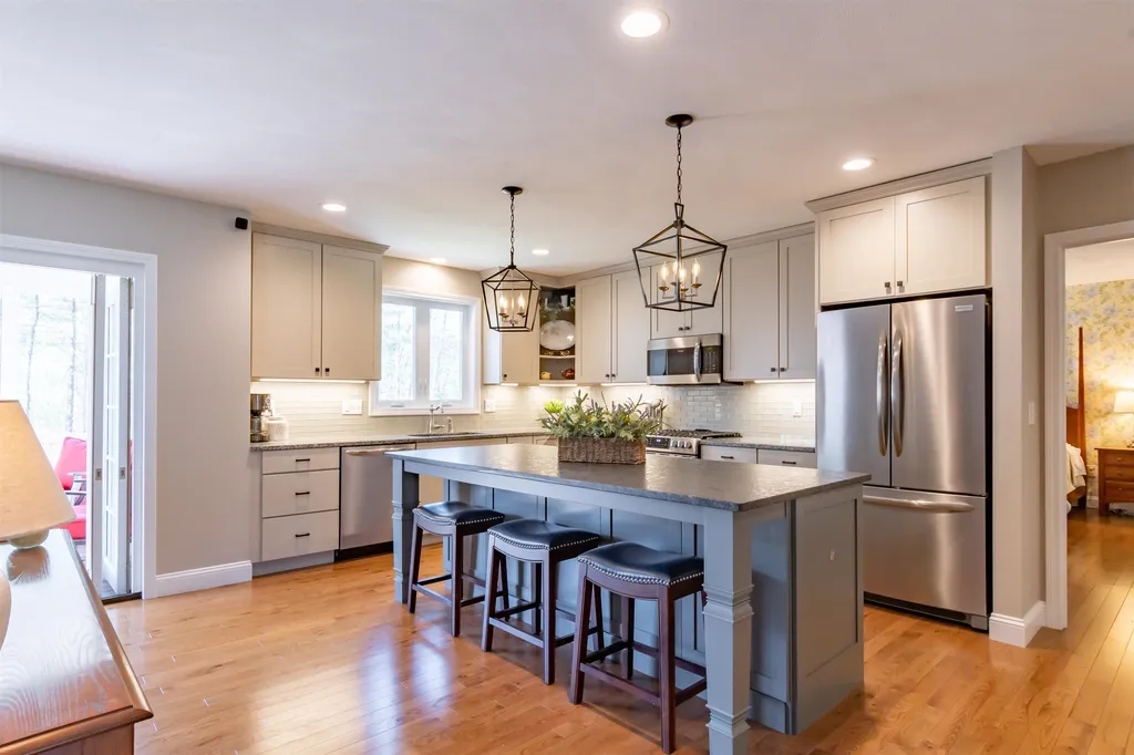 38 Cobbett Lane Hollis NH 03049