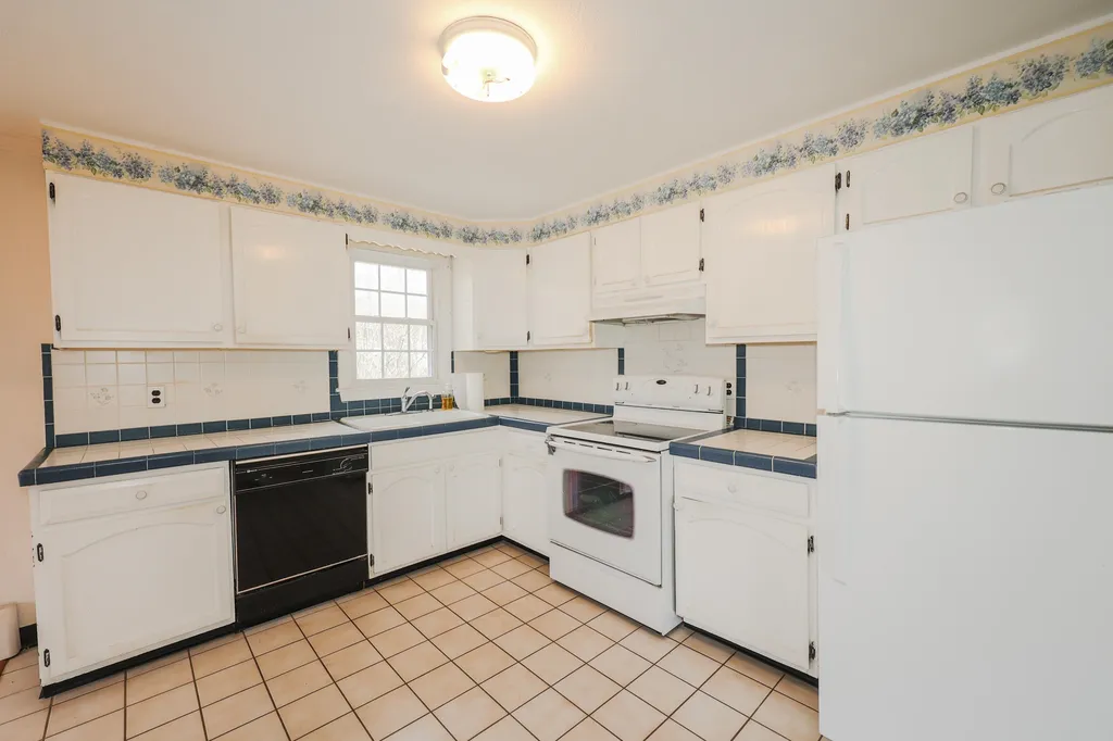 26 Hardy Road Londonderry NH 03053