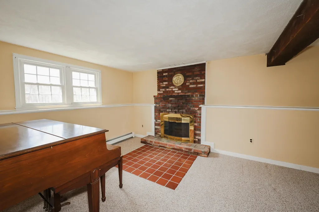 26 Hardy Road Londonderry NH 03053