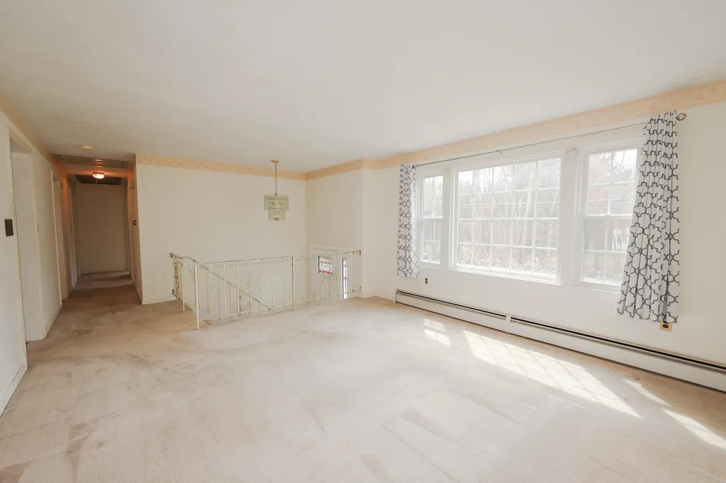 26 Hardy Road Londonderry NH 03053