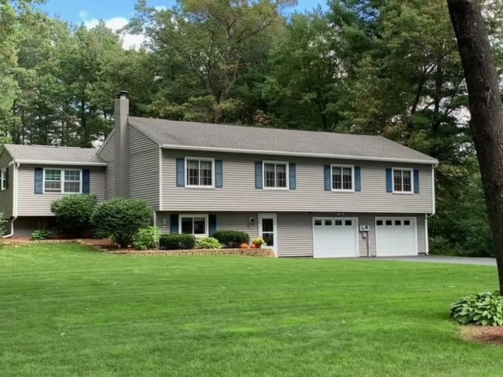 4 Iroquois Circle Londonderry NH 03053