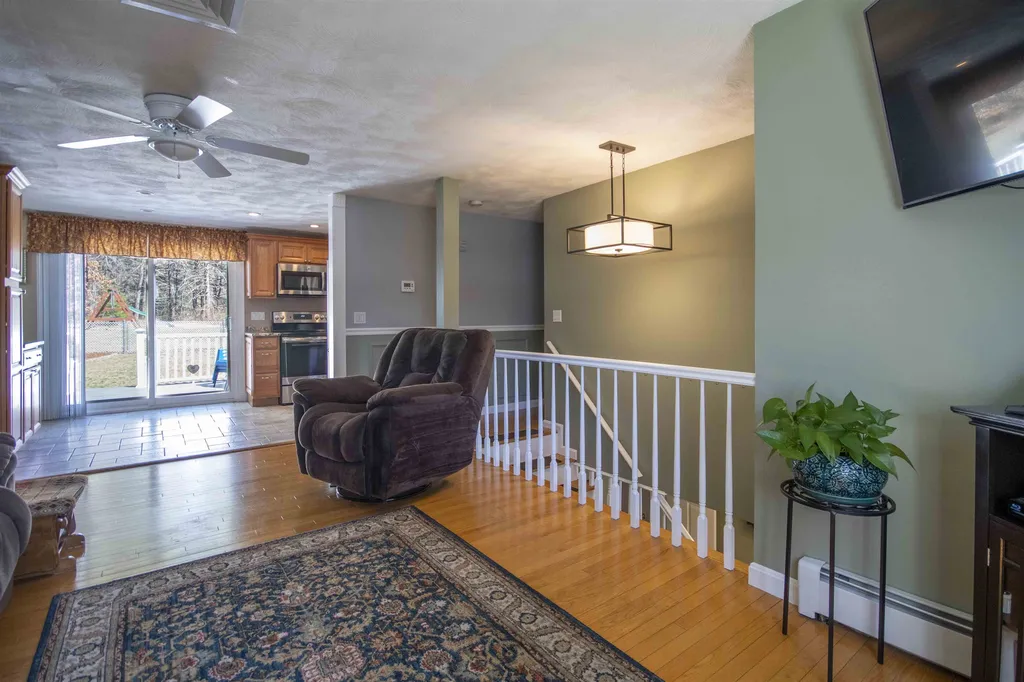 4 Iroquois Circle Londonderry NH 03053