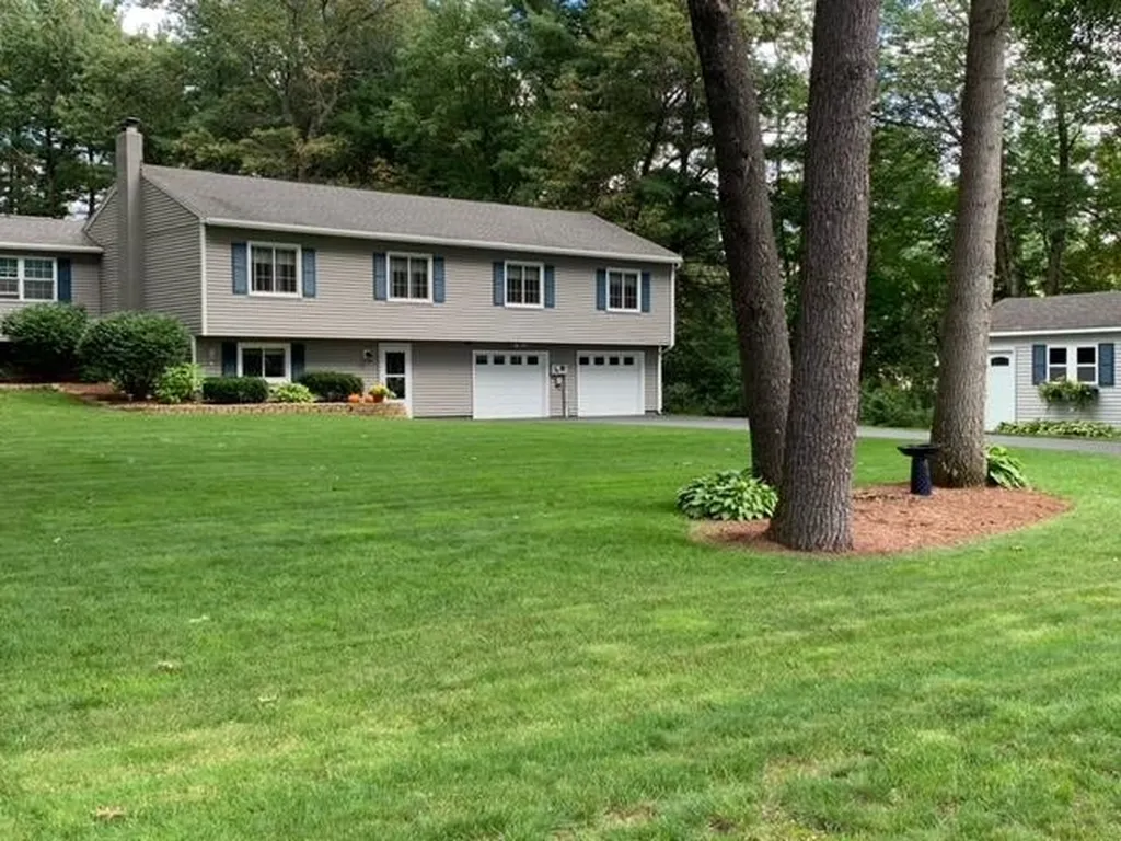 4 Iroquois Circle Londonderry NH 03053