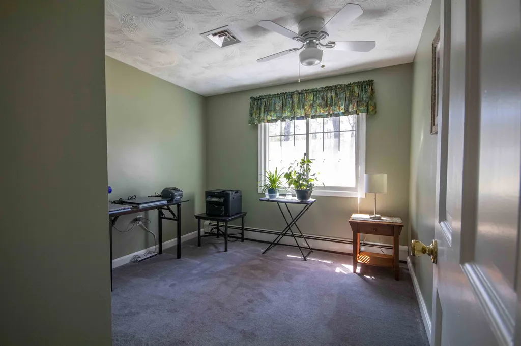4 Iroquois Circle Londonderry NH 03053