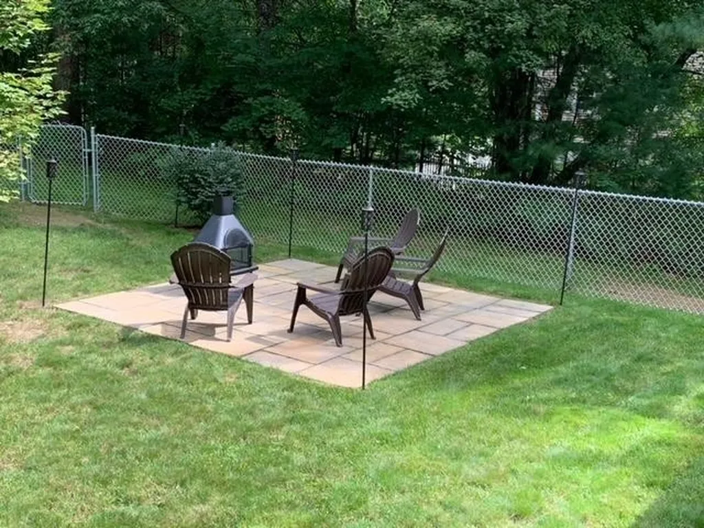 4 Iroquois Circle Londonderry NH 03053