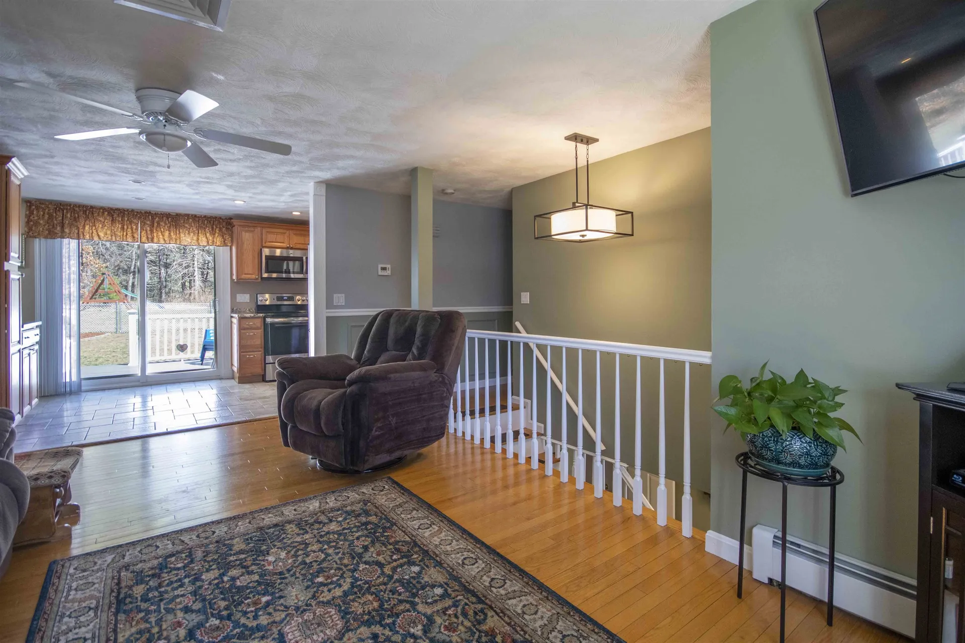 4 Iroquois Circle Londonderry NH 03053