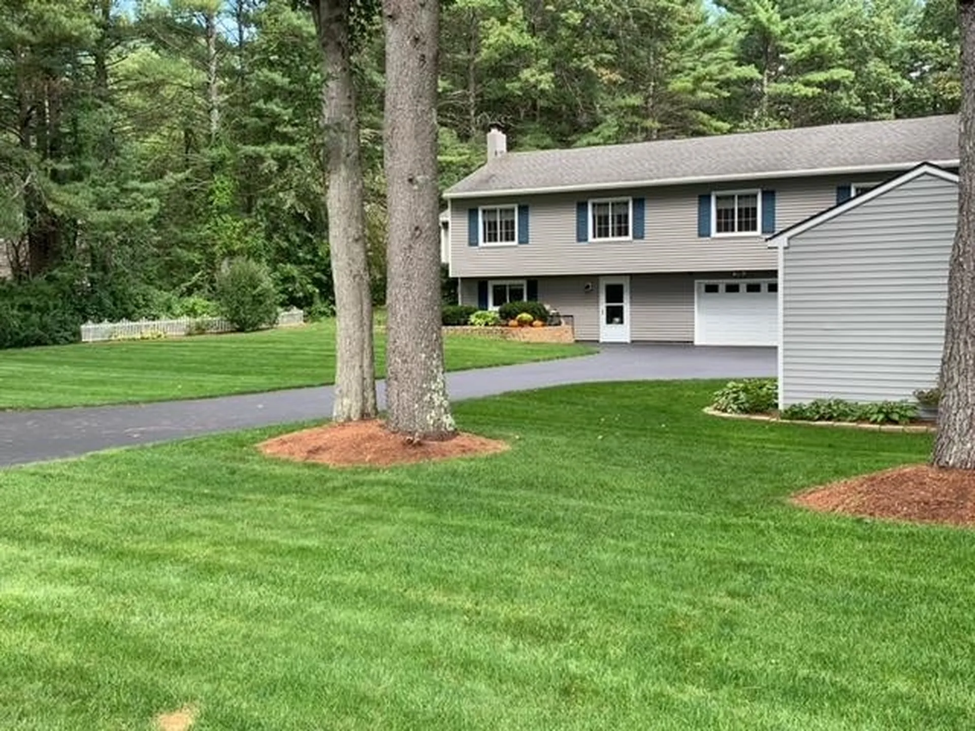 4 Iroquois Circle Londonderry NH 03053