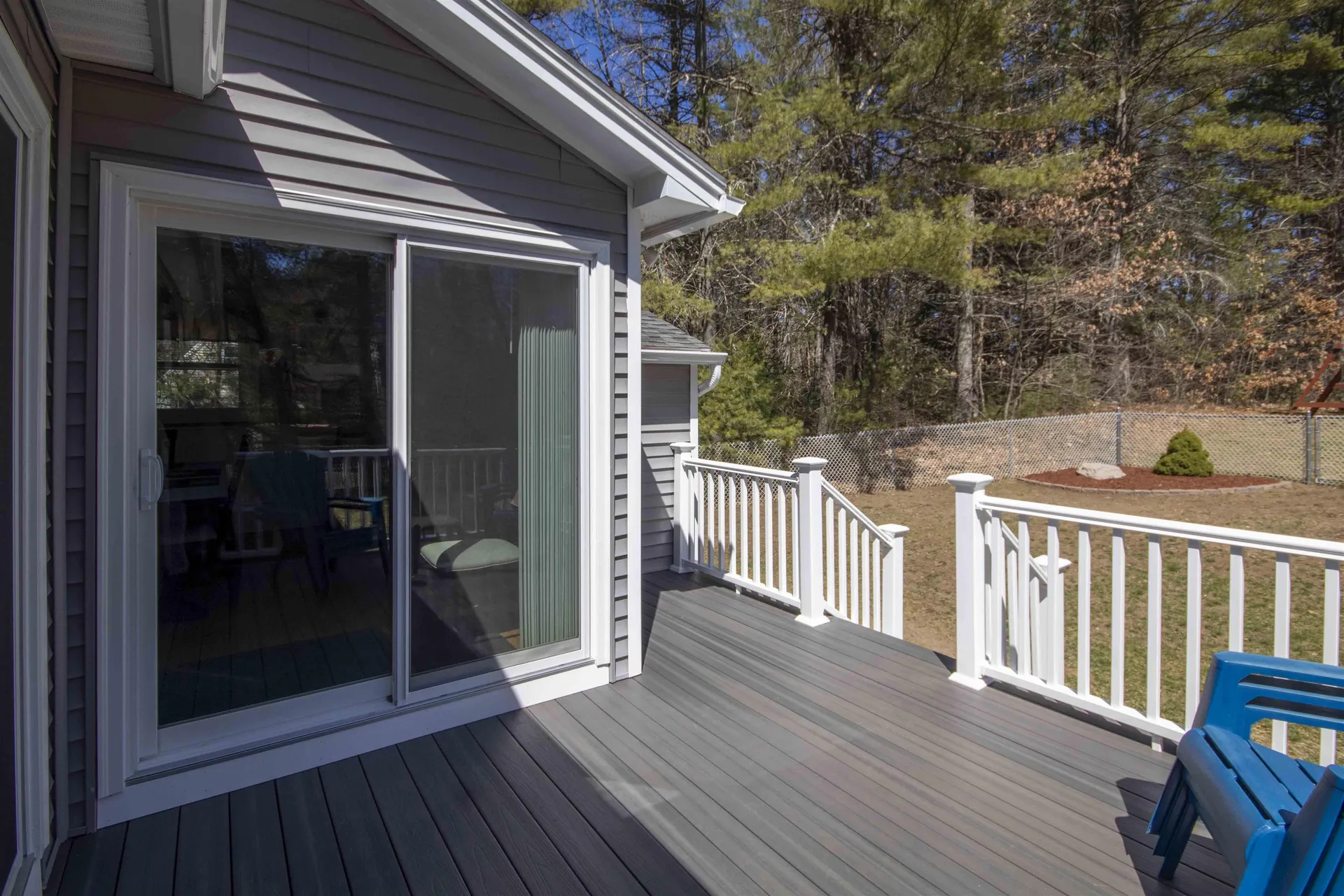 4 Iroquois Circle Londonderry NH 03053