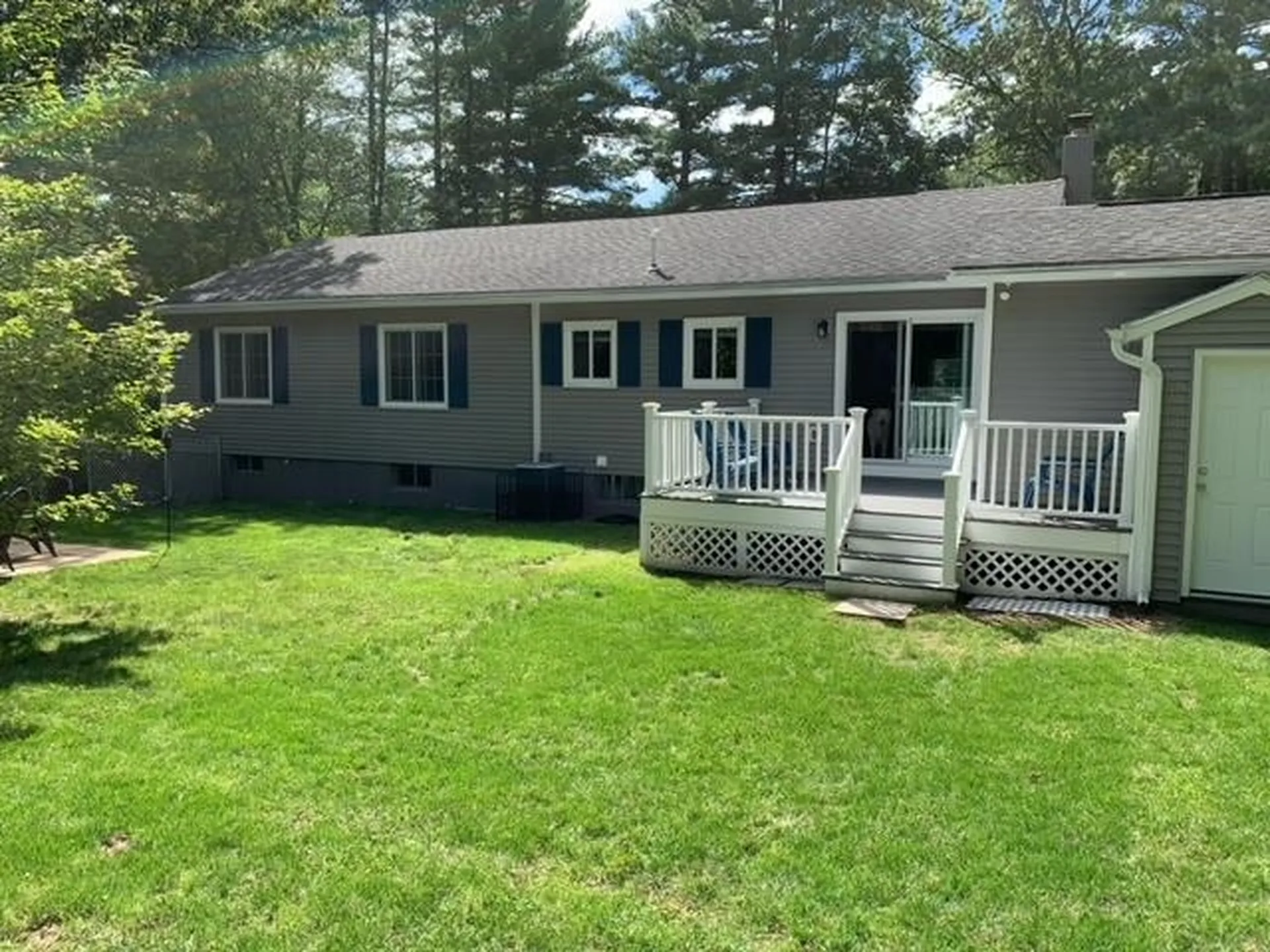 4 Iroquois Circle Londonderry NH 03053