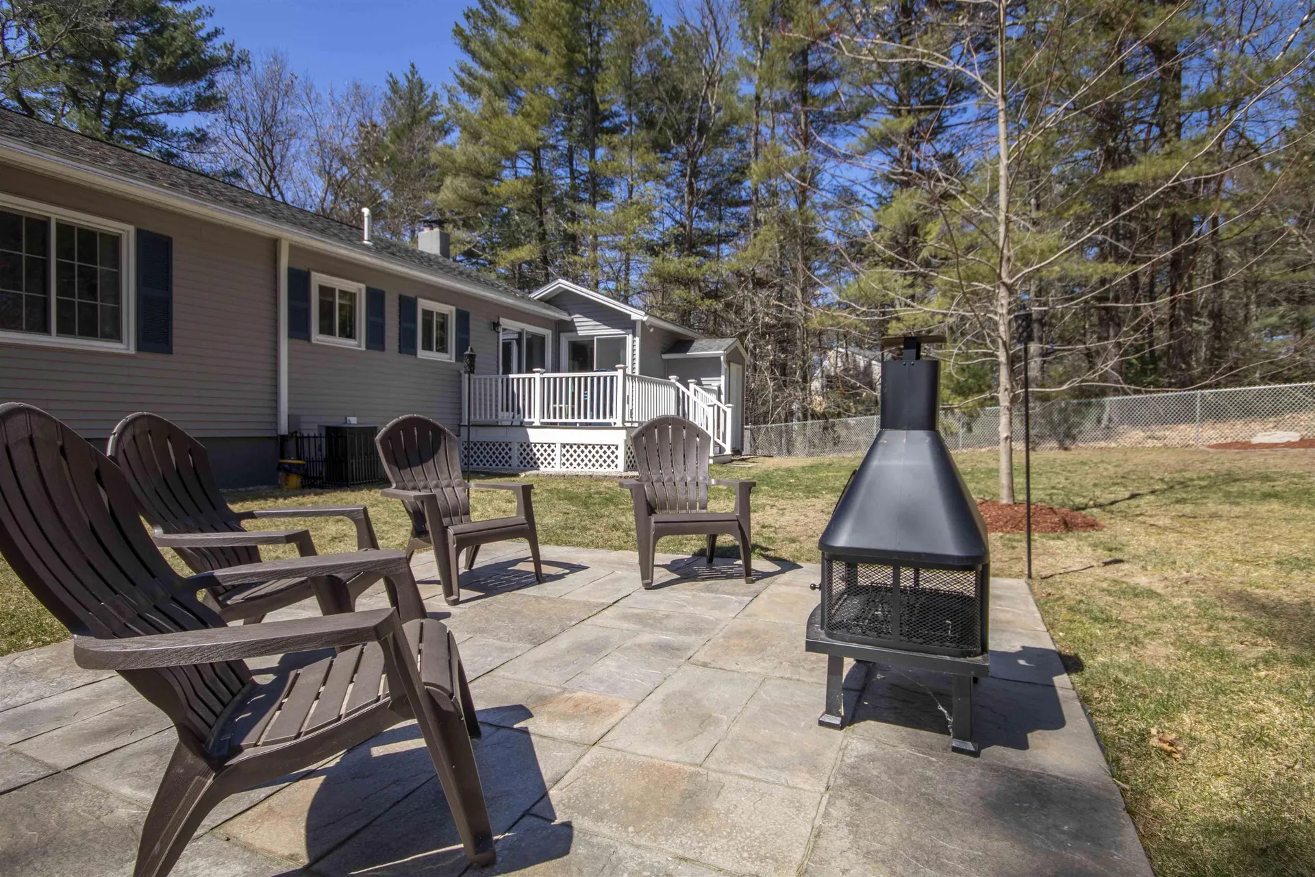 4 Iroquois Circle Londonderry NH 03053