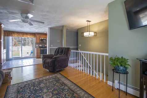 4 Iroquois Circle Londonderry NH 03053