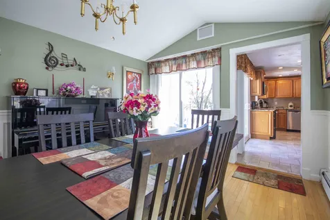 4 Iroquois Circle Londonderry NH 03053