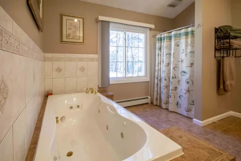 4 Iroquois Circle Londonderry NH 03053