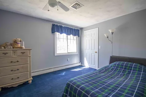 4 Iroquois Circle Londonderry NH 03053