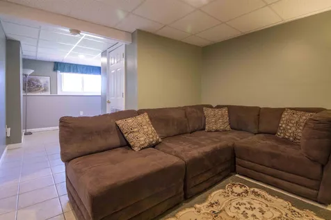 4 Iroquois Circle Londonderry NH 03053
