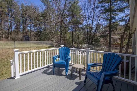 4 Iroquois Circle Londonderry NH 03053