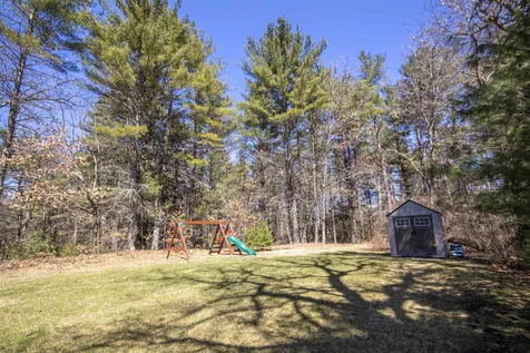 4 Iroquois Circle Londonderry NH 03053