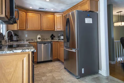 4 Iroquois Circle Londonderry NH 03053