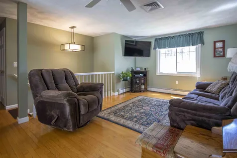 4 Iroquois Circle Londonderry NH 03053