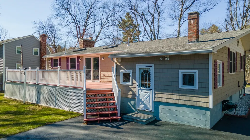 141 Bluff Street Salem NH 03079