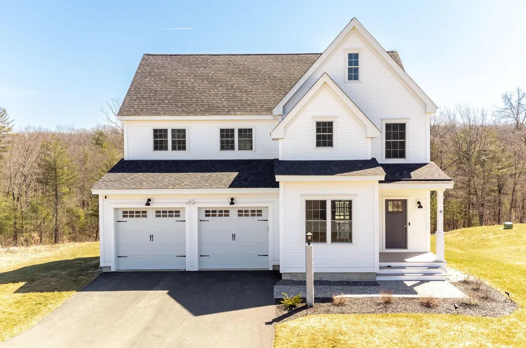 49 Clover Lane Londonderry NH 03053