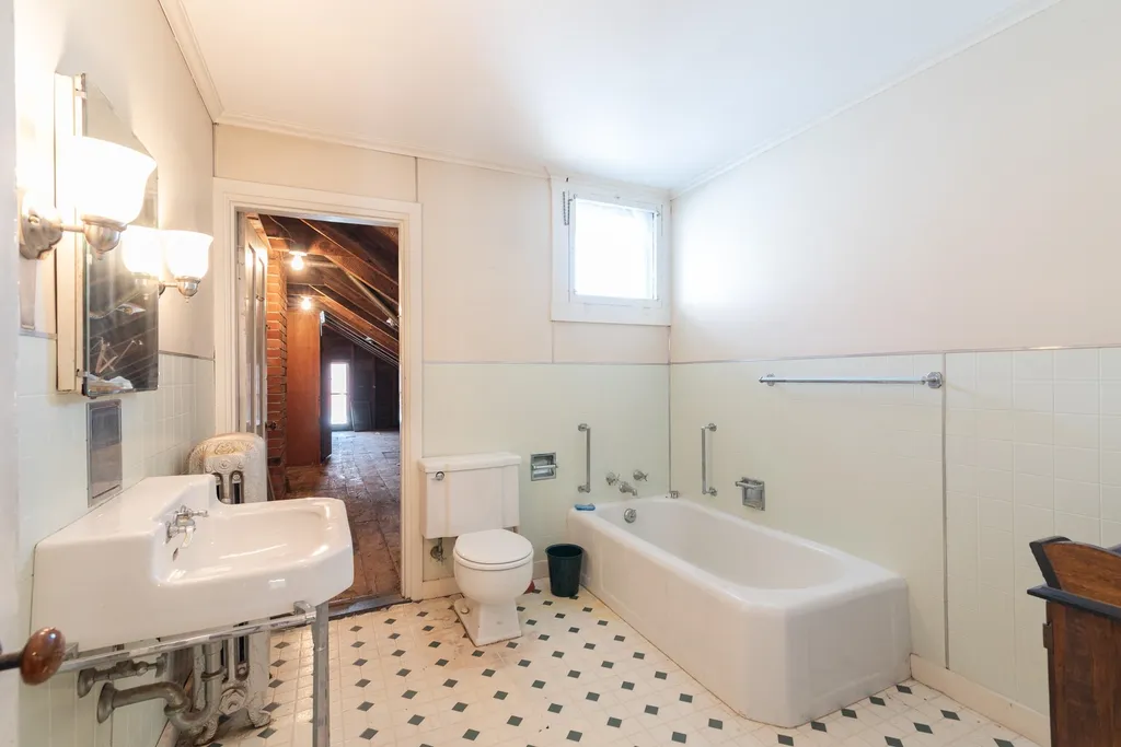22/24 South Street Rollinsford NH 03869