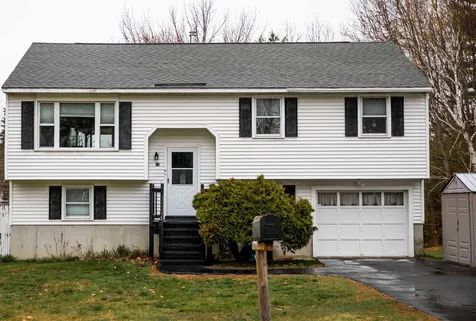 12 Greentrees Drive Hudson NH 03051
