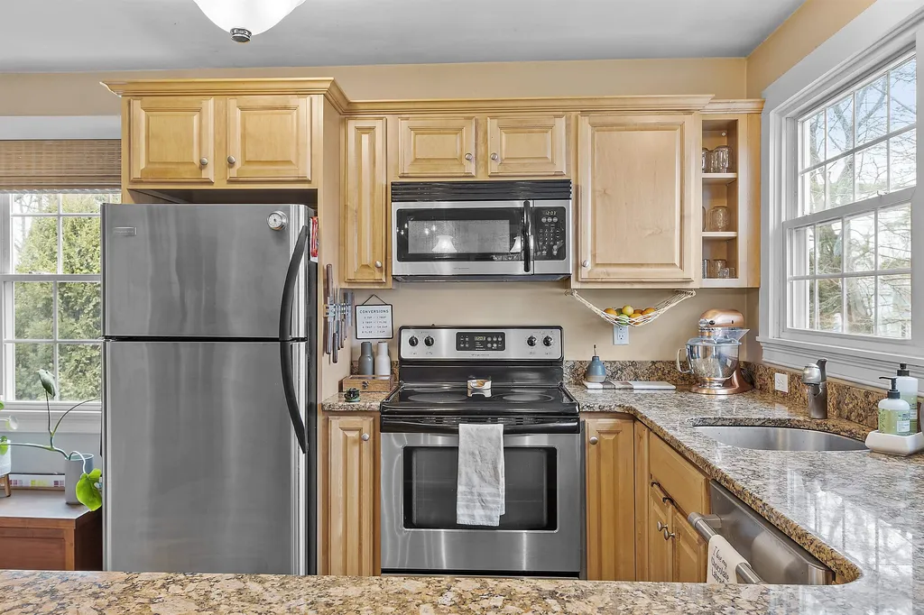 159 Woodbury Avenue Portsmouth NH 03801
