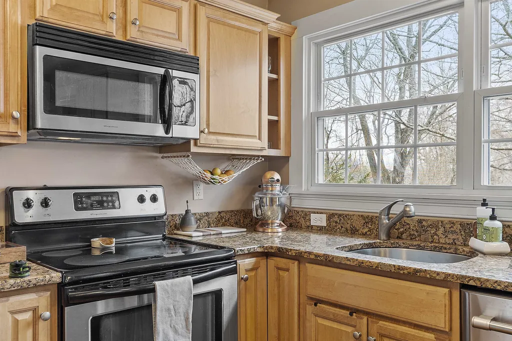 159 Woodbury Avenue Portsmouth NH 03801
