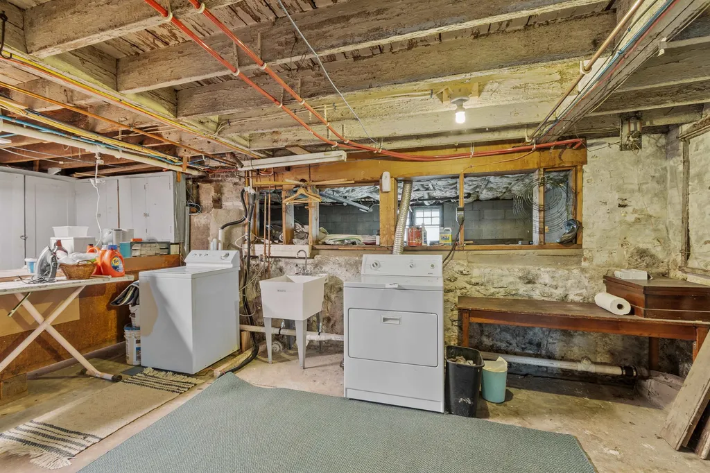 159 Woodbury Avenue Portsmouth NH 03801
