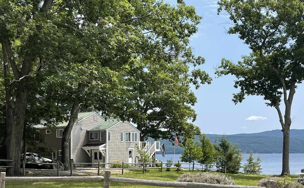 7 Oak Lane Hebron NH 03241