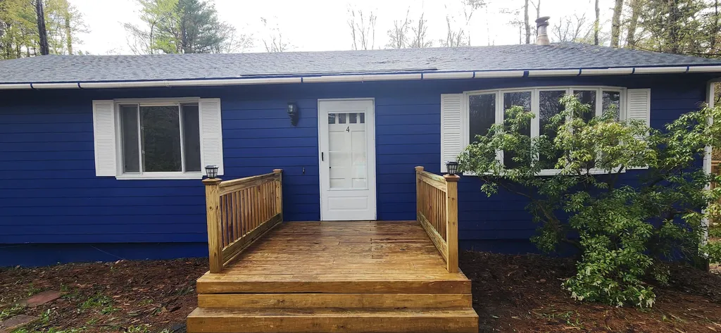 4 Tara Hill Lane Hinsdale NH 03451