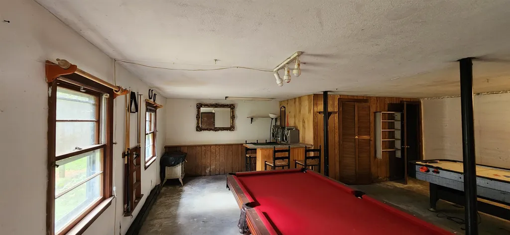 4 Tara Hill Lane Hinsdale NH 03451