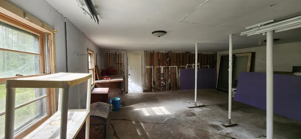 4 Tara Hill Lane Hinsdale NH 03451