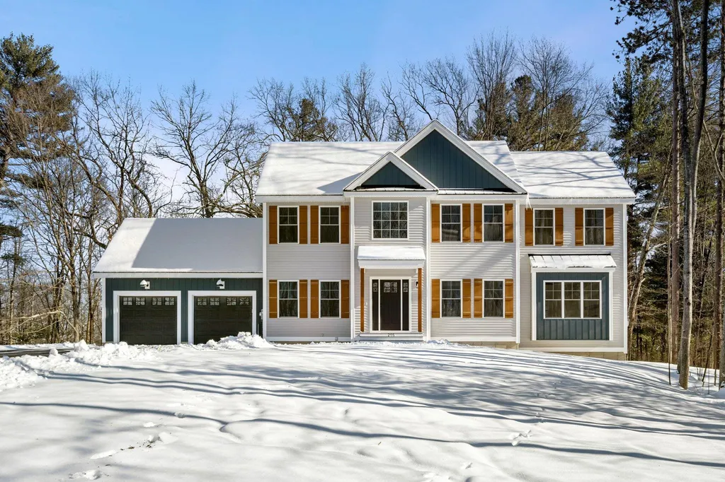 205 Lawrence Road Salem NH 03079