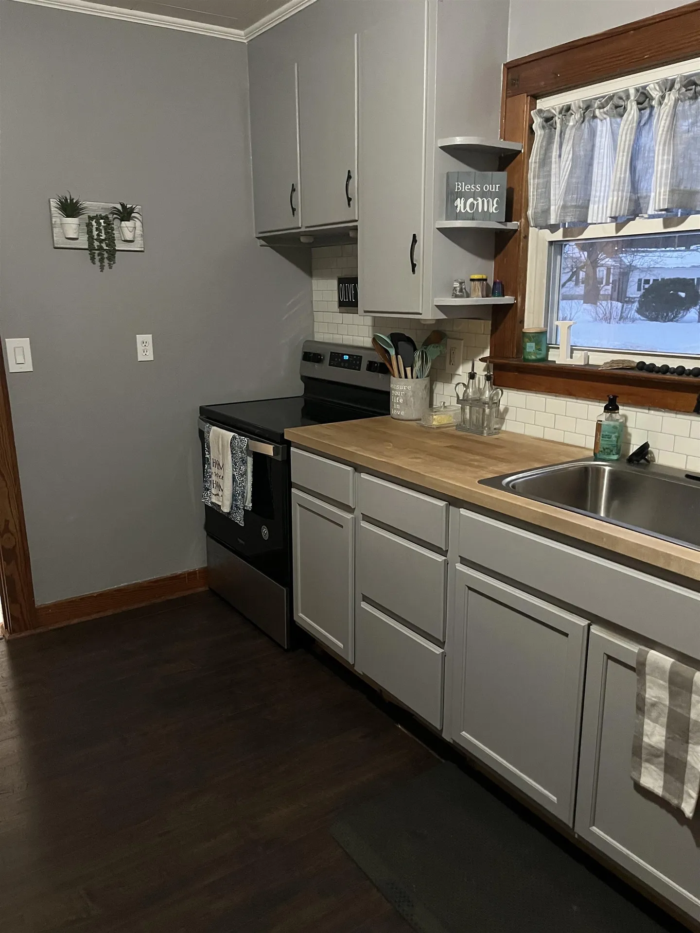 27 Mann Court Claremont NH 03743