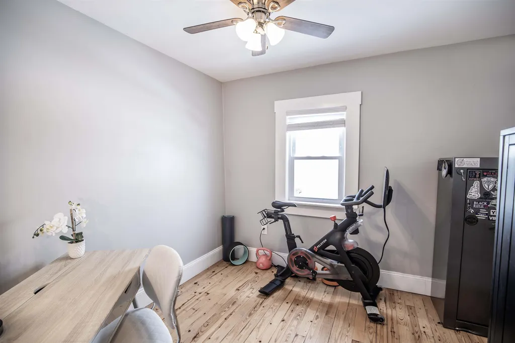 25 Maynard Avenue Manchester NH 03103