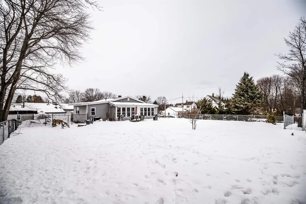 25 Maynard Avenue Manchester NH 03103