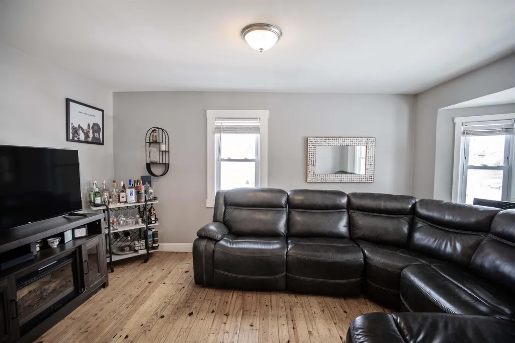 25 Maynard Avenue Manchester NH 03103