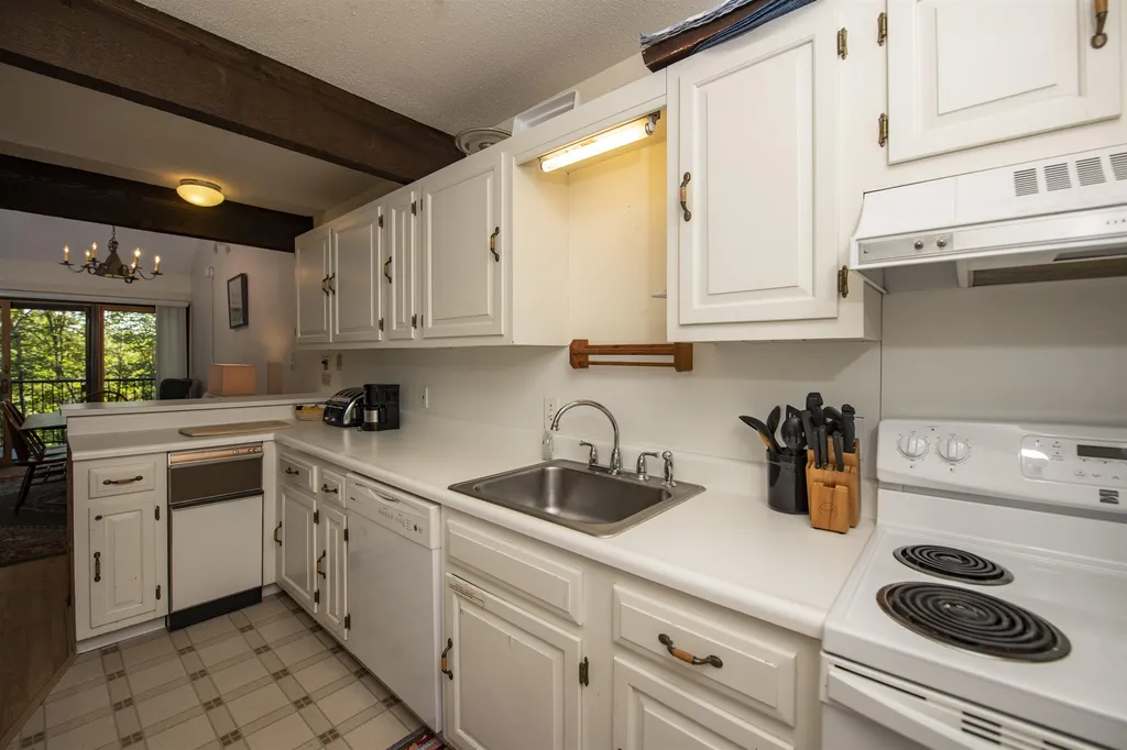 105 Williams Lane Hartford VT 05059
