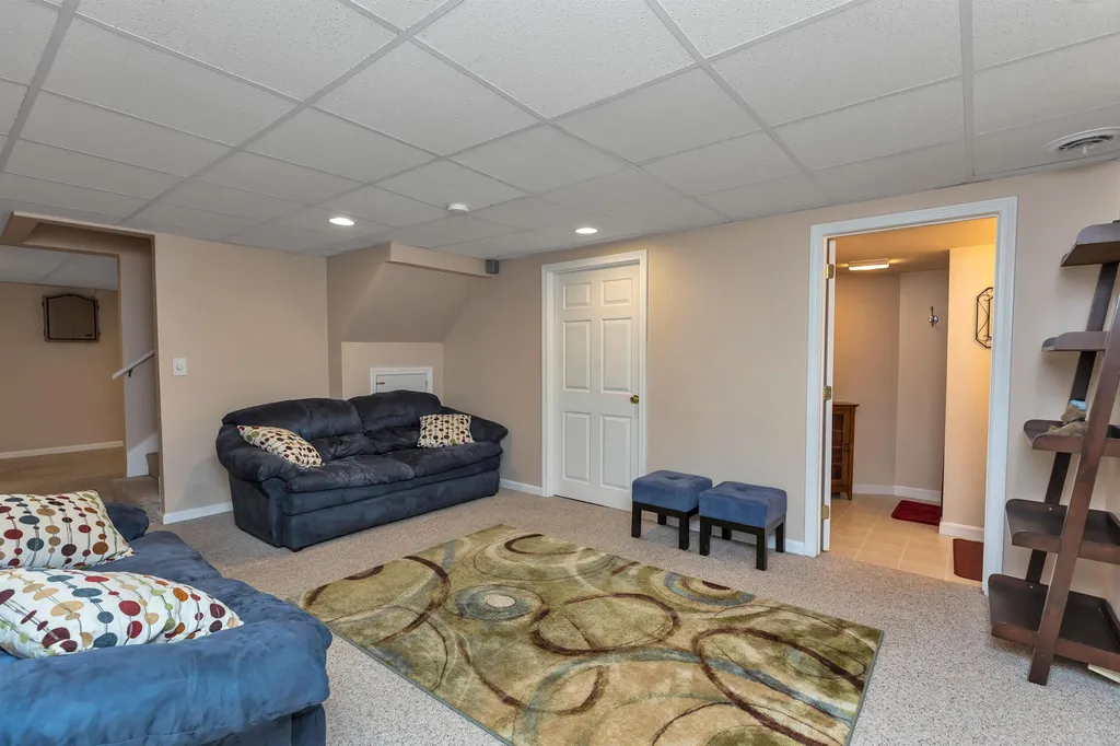 40 Jessica Drive Merrimack NH 03054