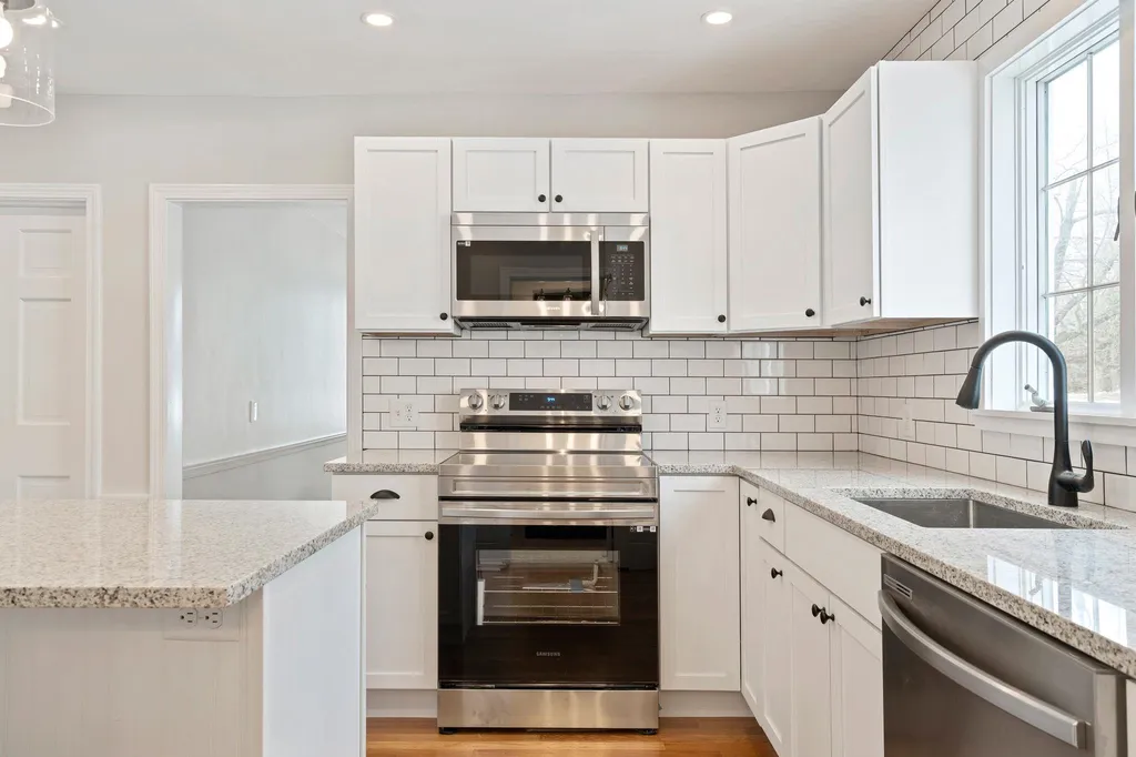 72 College Road Stratham NH 03885