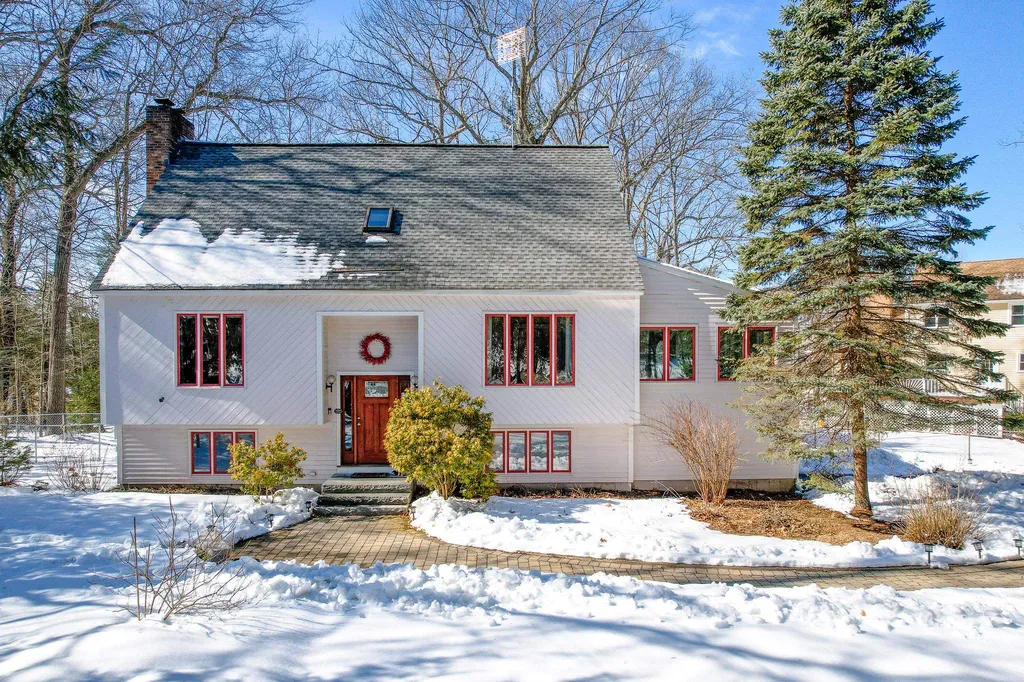 3 Kevin Road Nashua NH 03062