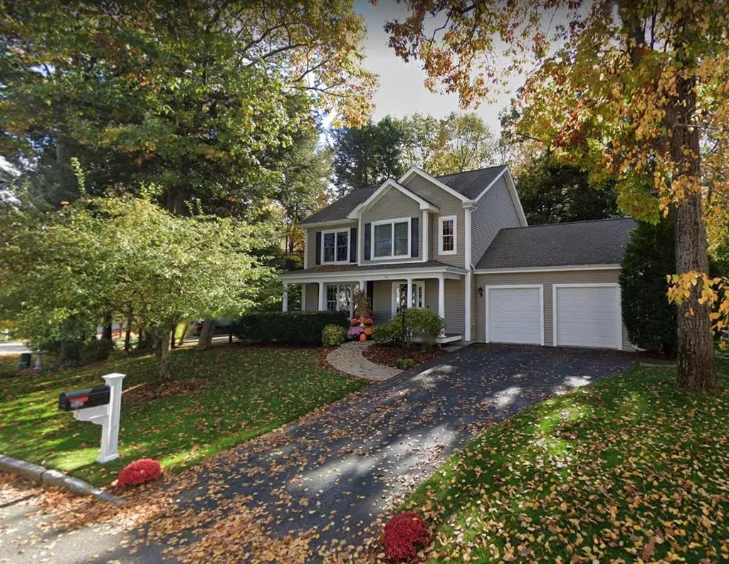 52 Pondview Lane Manchester NH 03102