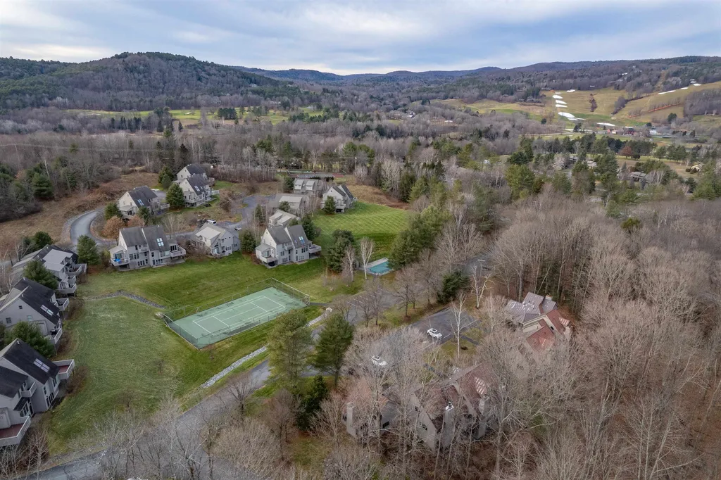 90 Kingfisher Road Hartford VT 05059