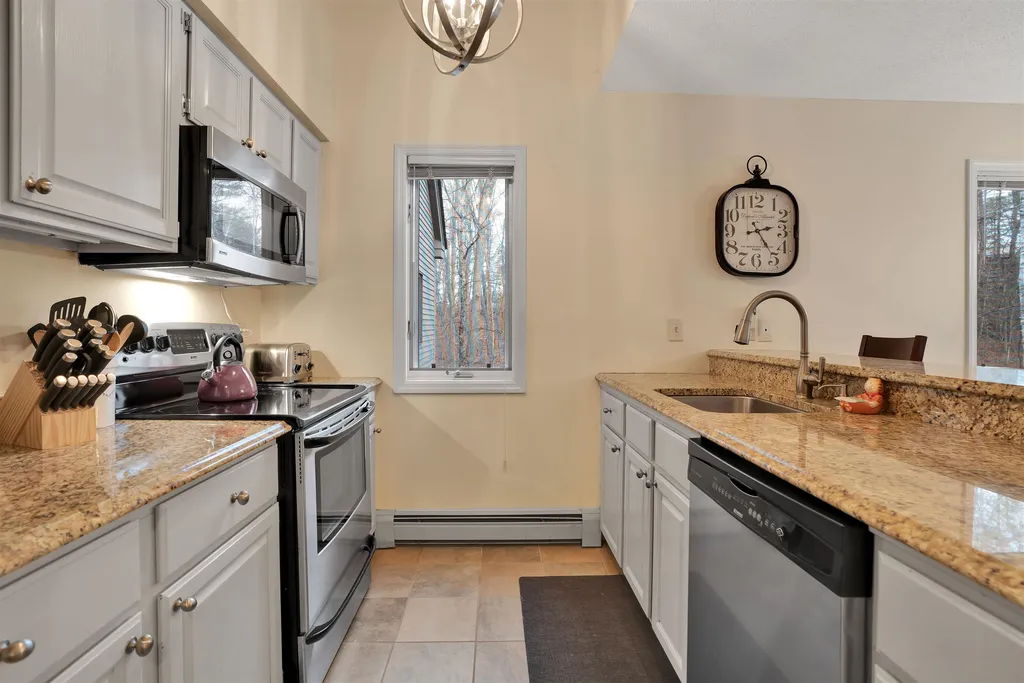 90 Kingfisher Road Hartford VT 05059