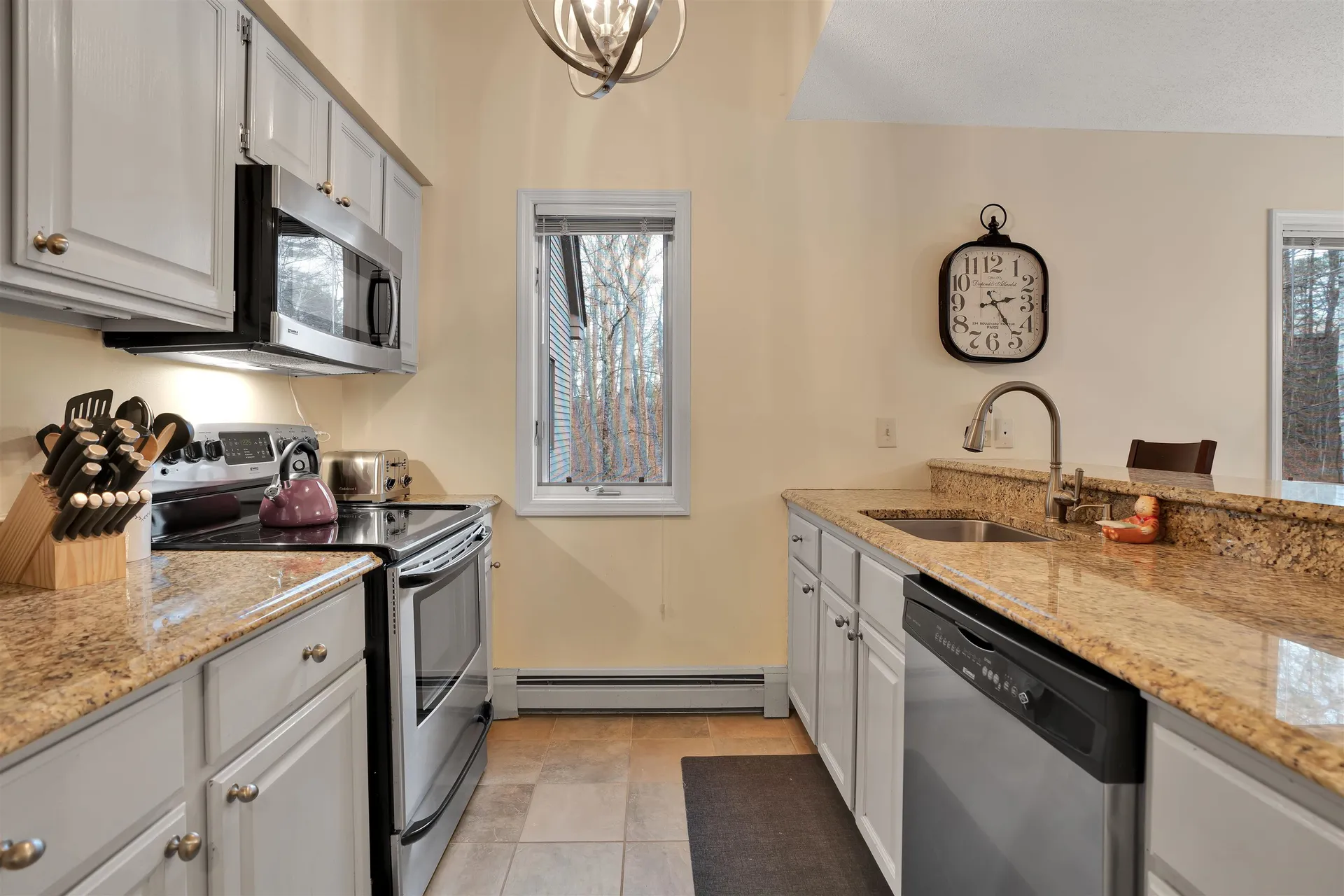90 Kingfisher Road Hartford VT 05059