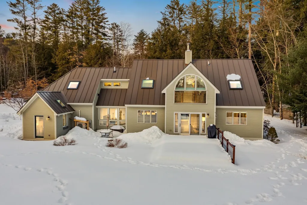 167 Morrill Bend Hartford VT 05059